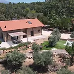 Familiar Con Piscina, En La Vera De Caceres 别墅