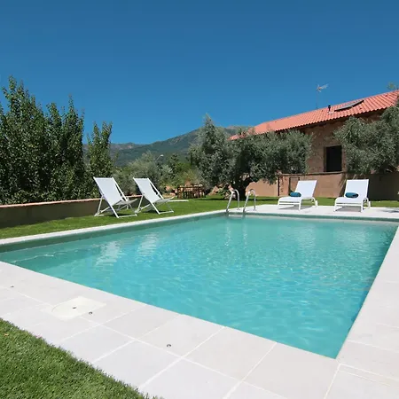 Villa Familiar Con Piscina, En La Vera De Caceres